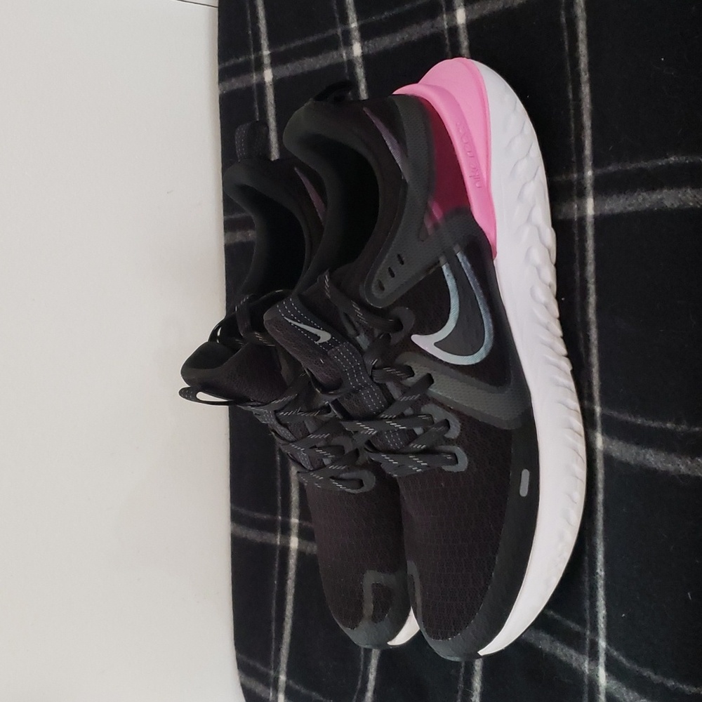 Nike legend react 2 sneakers
